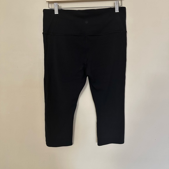 Athleta Horizon Scallop Black Yoga Fitness Capri Pant! - Picture 5 of 10